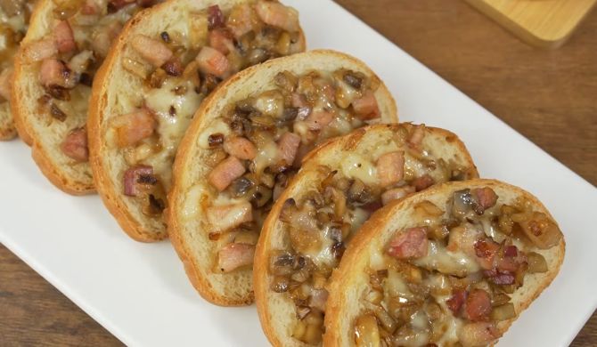 Горячие бутерброды с грибами, сыром и беконом в духовке рецепт