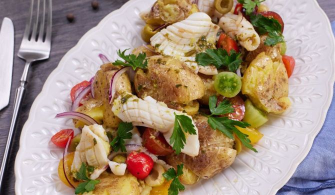 Салат с кальмарами и картофелем Просто Кухня рецепт
