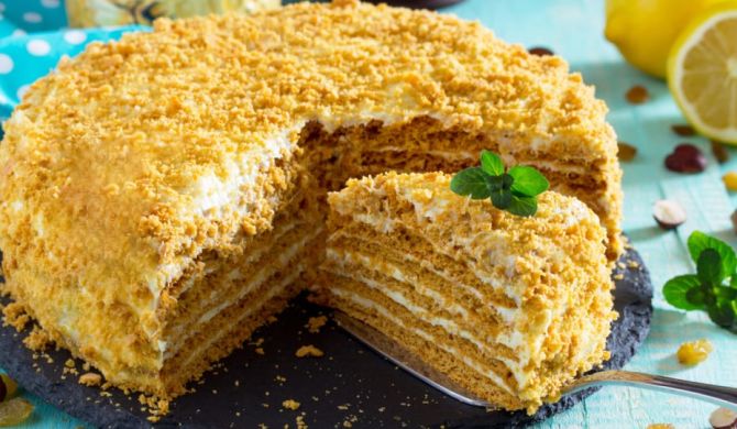 Домашний торт Медовик со сметанным кремом рецепт