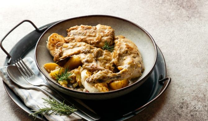 Кролик с картошкой и сметаной в духовке — рецепт с фото пошагово