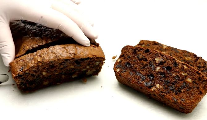 Шоколадный кекс с черносливом и орехами рецепт