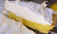 Лимонный тарт с меренгой и курдом