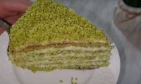 Бисквитный шпинатный торт со сметанным кремом