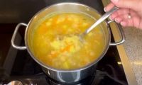Гороховый суп с солеными огурцами классический
