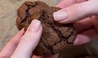 Шоколадное печенье брауни с шоколадом