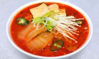 Корейский суп Кимчи Тиге со свининой и грибами
