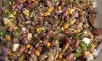Салат с фасолью, кукурузой и грибами шампиньонами