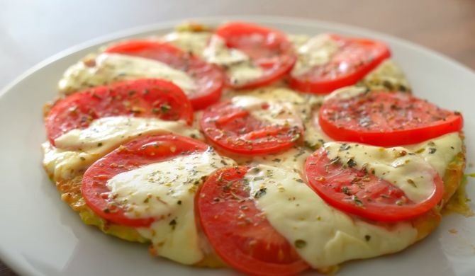 Кабачковая пицца на сковороде с помидорами и сыром рецепт