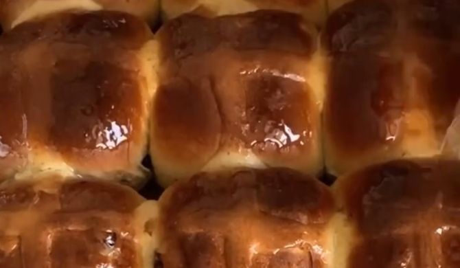 Традиционные английские пасхальные булочки с крестом рецепт