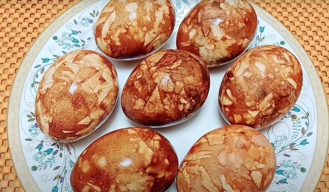 Как покрасить мраморные яйца на пасху в луковой шелухе рецепт