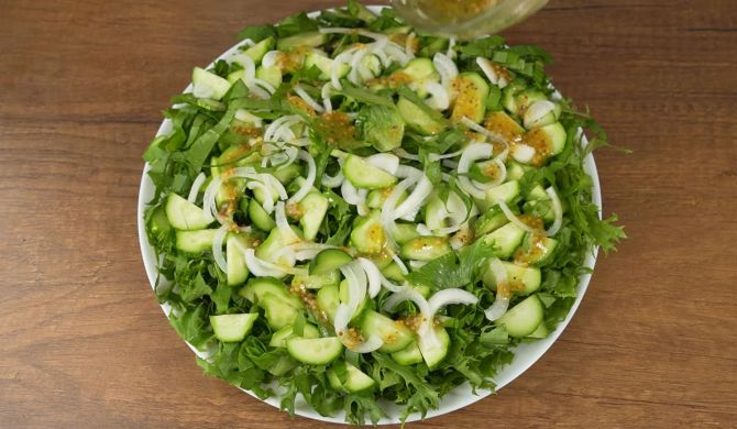 Салат с огурцами и щавелем рецепт