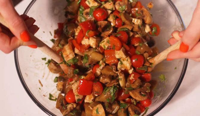 Гриль салат с грибами, перцем, баклажанами и помидорами рецепт