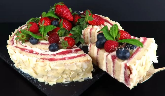 Красивый торт вертикальный с ягодами рецепт