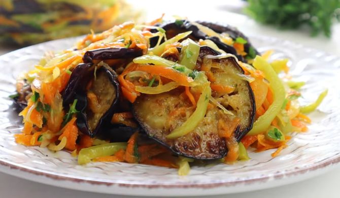 Салат из баклажанов, моркови, лука и перца рецепт