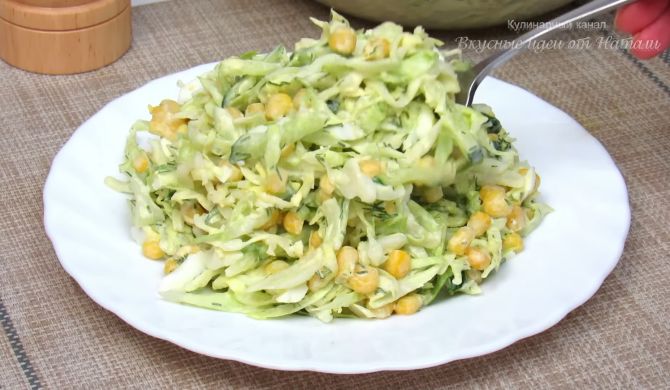 Салат из капусты, огурцов, кукурузы и яиц рецепт