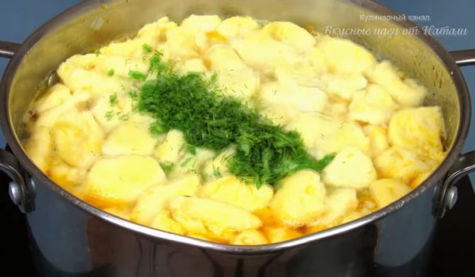 Суп с клецками из муки и яиц на курином бульоне рецепт