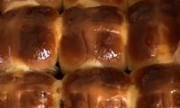 Традиционные английские пасхальные булочки с крестом
