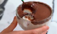 Десерт из творога и сливок с шоколадной глазурью