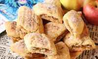 Рассыпчатое печенье с начинкой из яблок и корицы