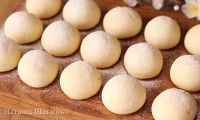 Творожные шарики в духовке из рисовой муки