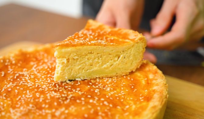 Пирог с луком, яйцом и плавленым сыром на сметане рецепт