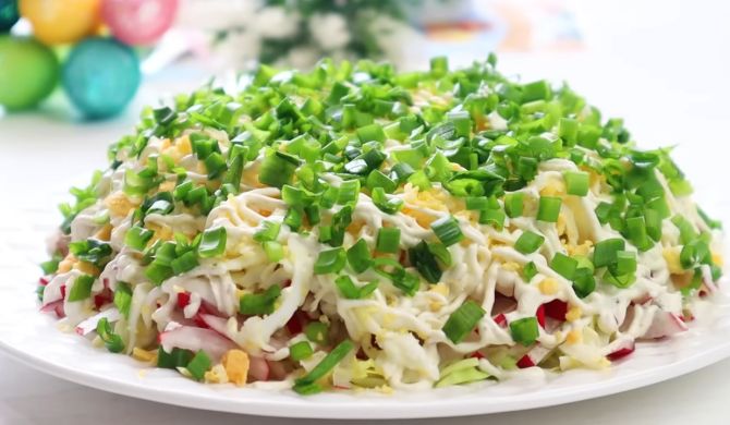Салат с капустой, редисом, яйцами и плавлеными сырками рецепт