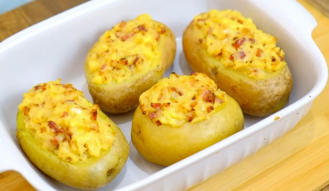 Фаршированный картофель сыром и беконом в духовке рецепт