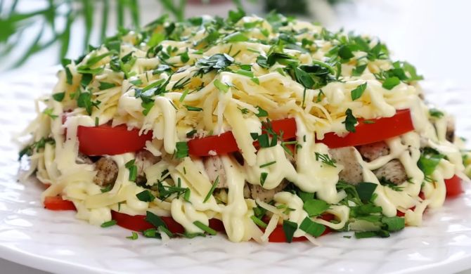 Салат с курицей, помидорами и сыром рецепт