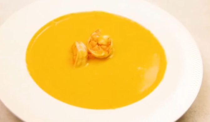 Тыквенный суп пюре со сливками, кукурузой и креветками рецепт