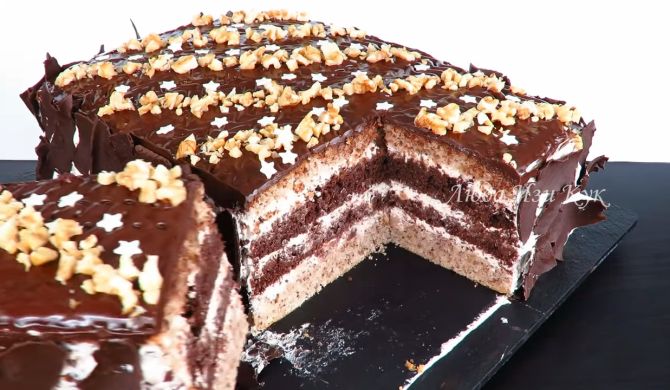 Шоколадный торт с орехами и сливочным кремом рецепт
