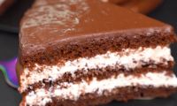 Шоколадный торт на кефире с творожно сметанным кремом