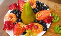 Как красиво нарезать и подать фрукты на праздничный стол
