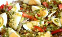 Салат из морской капусты, яйцом и огурцом