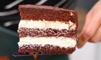 Шоколадный торт с кремом пломбир