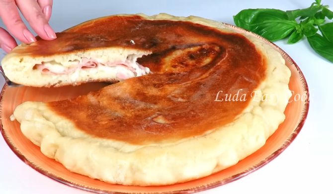 Пирог лепешка с ветчиной и сыром на сковороде на кефире рецепт