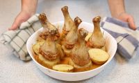 Запеченные куриные голени в духовке с картошкой