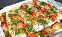 Запеченная рыба в духовке с картошкой и овощами