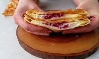 Слоеное тесто с заварным кремом и ягодами