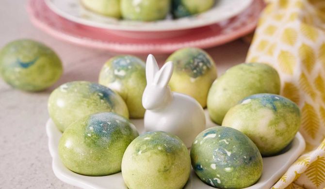 Пасхальные яйа с каркаде и зелёным чаем Просто Кухня рецепт